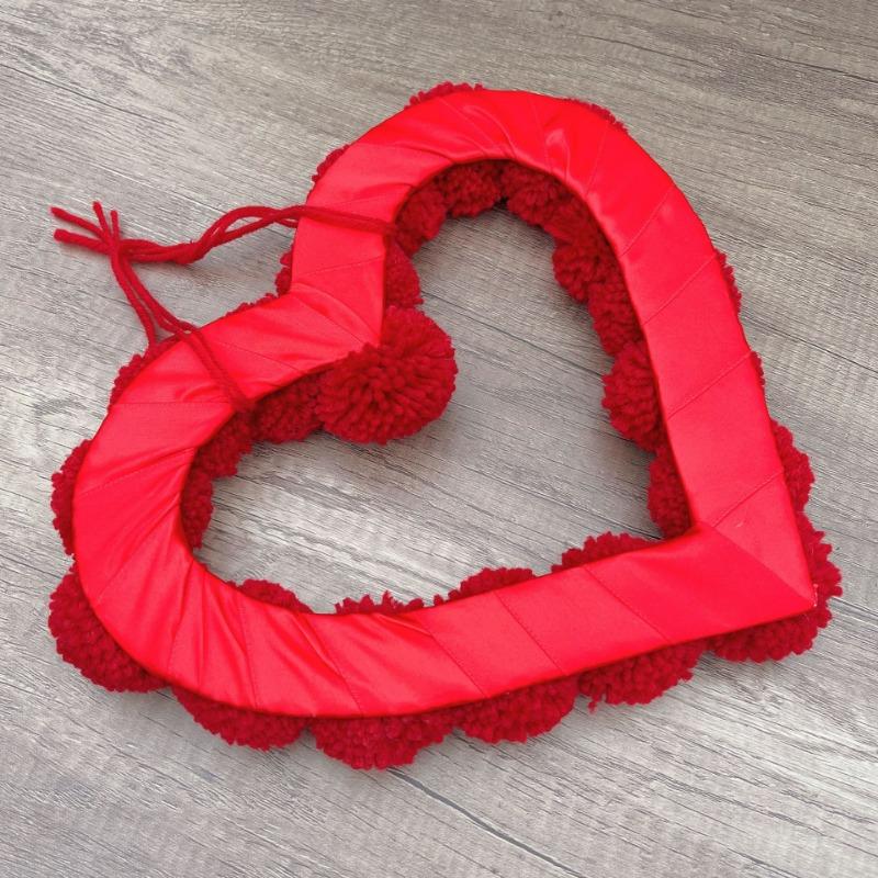 1pcs Plush Love Heart Wreath with Fuzzy Pompoms Indoor Home Decor for Proposal Kids Room Decoration Floral Wall Hanging