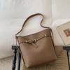 High Appearance, Large Capacity Bucket Bag, Autumn and Winter New Retro Commuting Crossbody Bag, Niche High-end Tote Bag