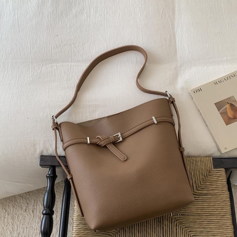 High Appearance, Large Capacity Bucket Bag, Autumn and Winter New Retro Commuting Crossbody Bag, Niche High-end Tote Bag