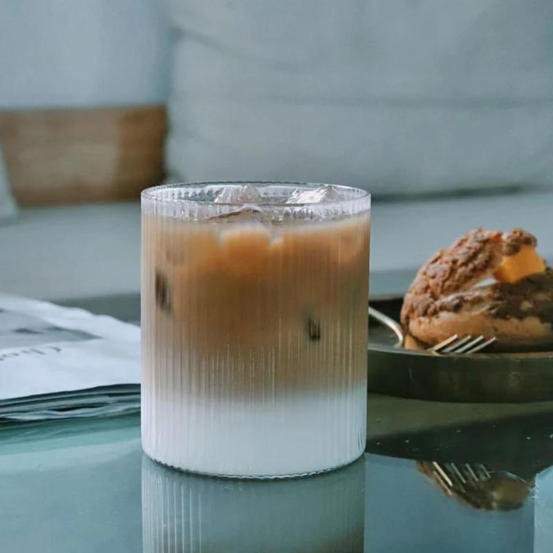 Glasbeker in Koreaanse stijl Sapdrank Koffiekop Verticaal patroon Transparant Whiskyglas Handgemaakt Creatief Fancy Glas Wijnkop