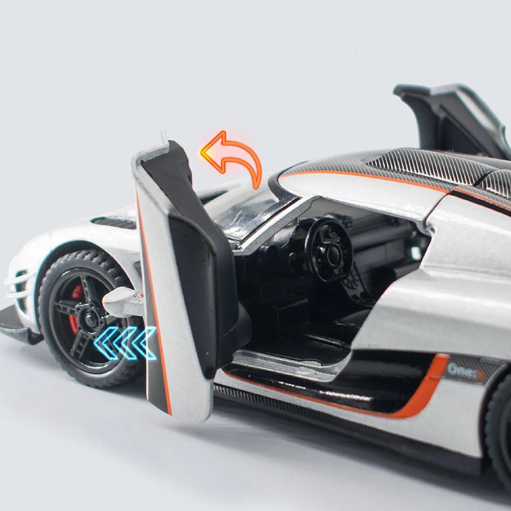 1/32 Koenigsegg ONE 1 Model sportovního auta z hliníkové slitiny Odlitky Kovové závodní vozidla Model Simulace Zvuk a světlo Dětská hračka Dárek