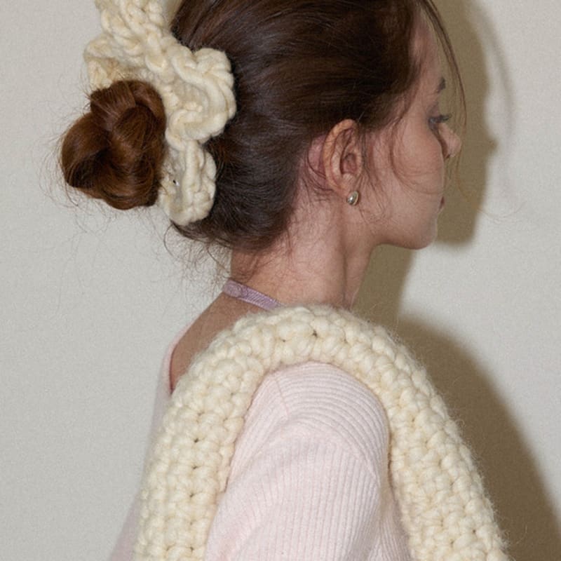Slowslowly Wool 100% Handmade Crochet Dasy Big Flower Hair Scrunchie _ Cream
