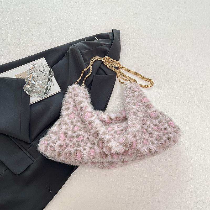 

Simple and large-capacity bag 2025 new trendy and fashionable leopard print plush tote bag atmospheric fluff shoulder bag women s bag