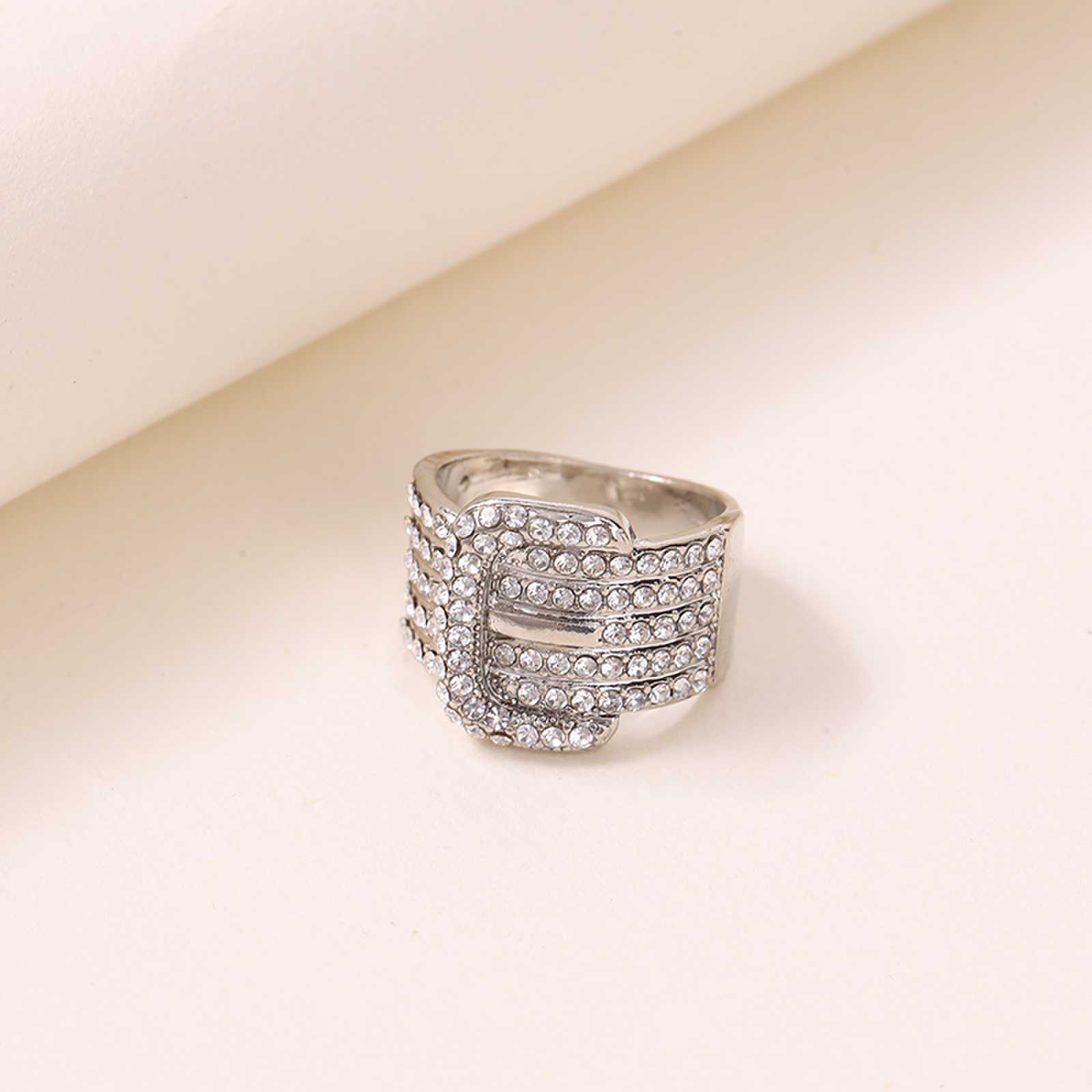 

Модное и минималистичное серебряное кольцо с буквой E в форме буквы E, инкрустированное белыми бриллиантами, для женских повседневных аксессуаров.