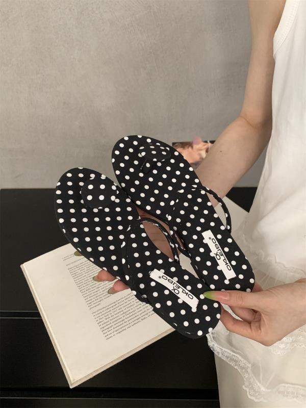 Fashion Beach Shoes Slippers Soft Slipers Women Rubber Flip Flops Low Luxury Slides Buckle Strap Sabot Comfort 2025 Hawaiian Designer