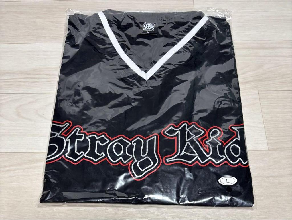 [POUŽITÉ] Stray Kids World Tour Herní tričko, Velikost L