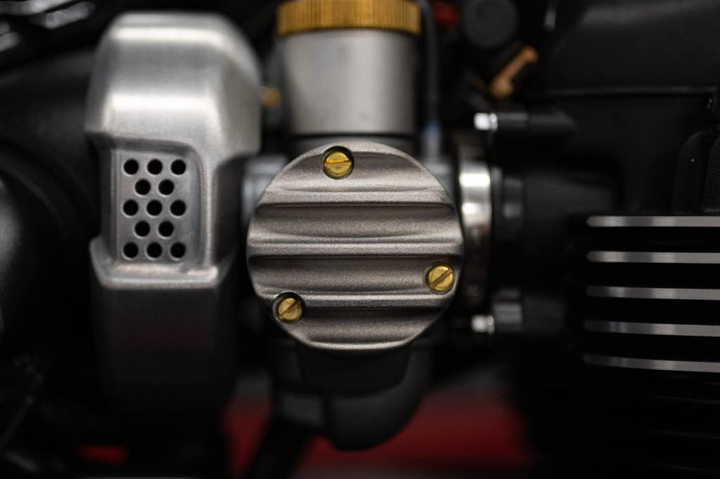 Motone MMU056 Bonneville T120 Throttle Body Cover Saxton/R/RS Bobber Aluminum Die Cast Rib Blast