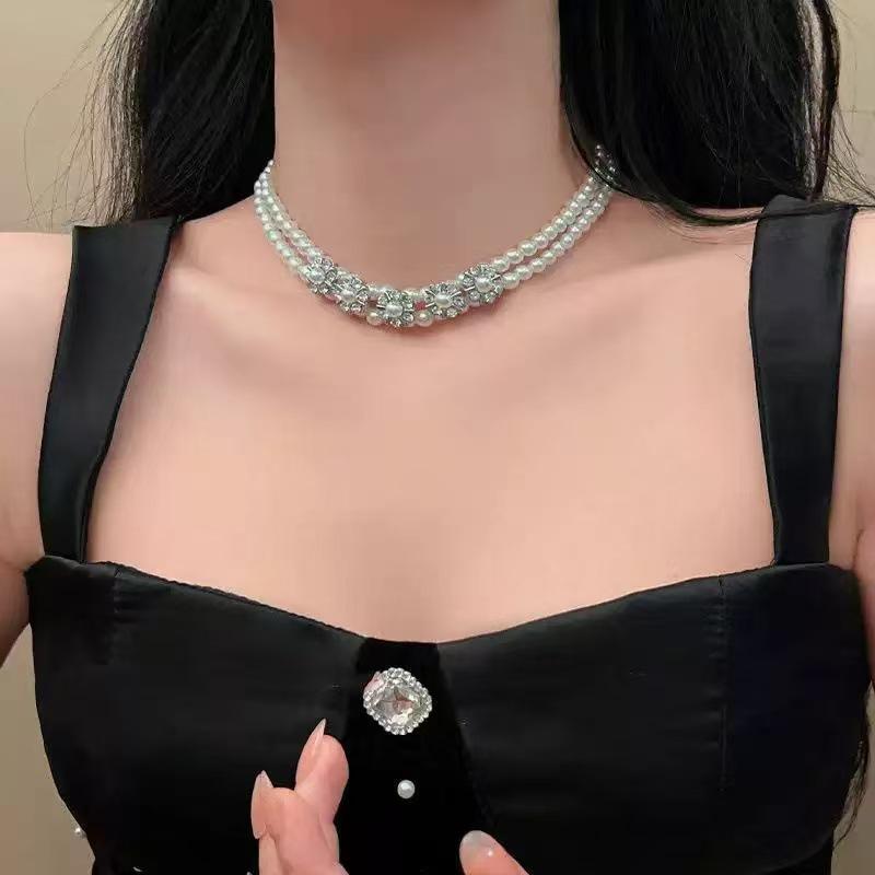 Glänzende Diamant-Schmetterling-Perlenkette: Damen Retro Würziges Mädchen Luxus Schlüsselbein Kette