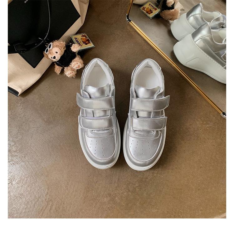 

Small round head thick sole Velcro little white shoes women s 2025 spring and autumn new silver soft sole casual sports shoes 40 серебряный