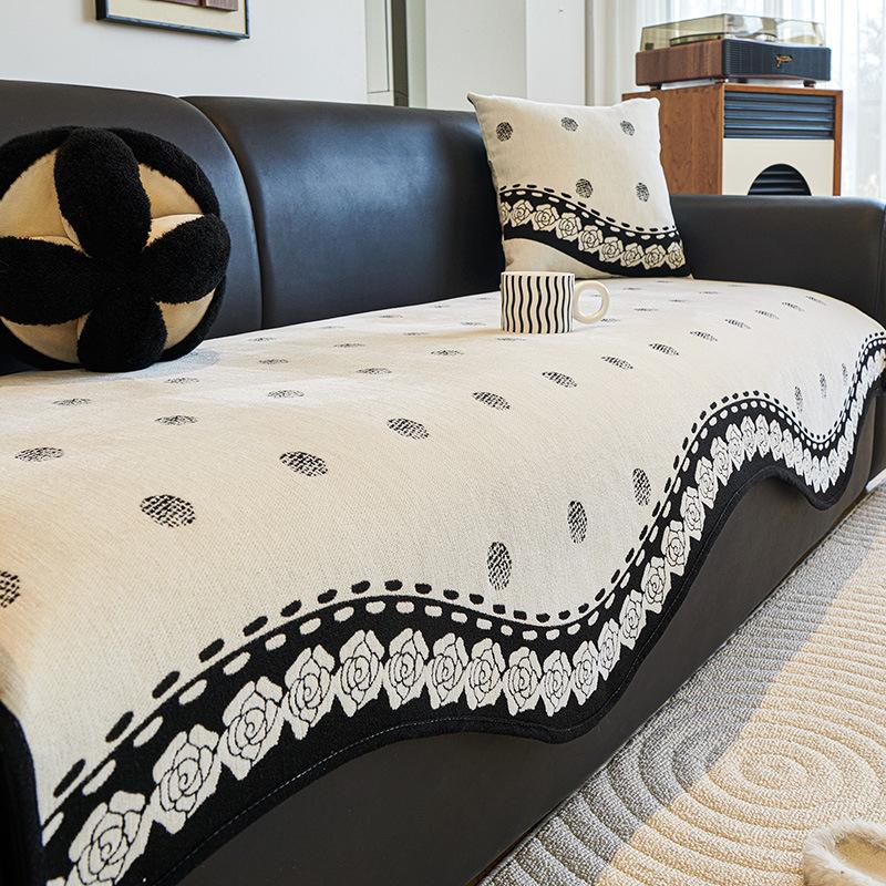 

French light luxury special-shaped sofa cushion 2025 new high-end sofa cushion one-piece non-slip sofa cover 45 * 45cm Pillow Cover