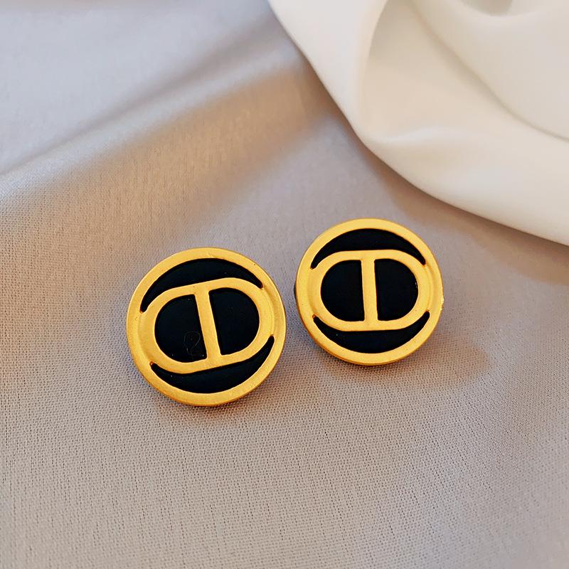 Geometrische Plissee-Ohrringe mit Glasperlen der Black Series: Elegante silberne Ohrstecker mit einem luxuriösen und vielseitigen Design.