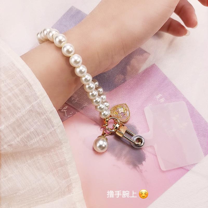 Mobile phone lanyard, portable Chinese style retro pearl bracelet, short wrist rope, handmade beaded round bead keychain hanging.