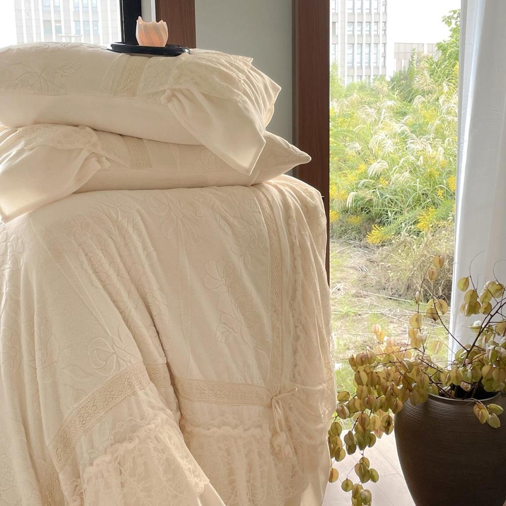 Contemporary Minimalist Carved Milk Velvet Warm Lace Bedding Set