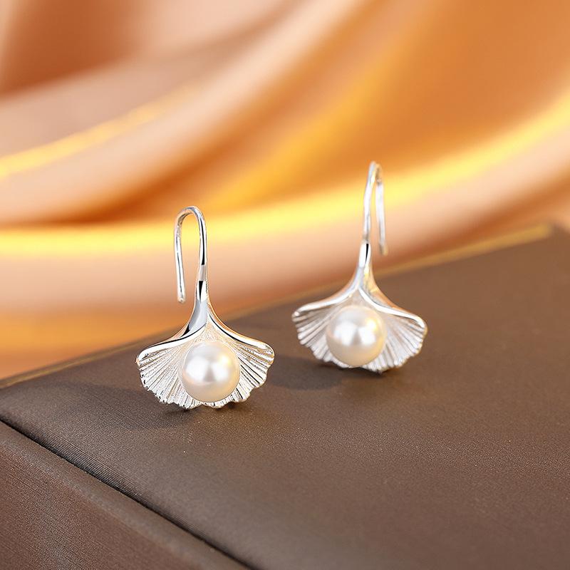 New Ginkgo Leaf Ear Hook Women's Niche Design Sense Fashion Temperament Fan-shaped Versatile Pearl Earrings New Chinese Earrings