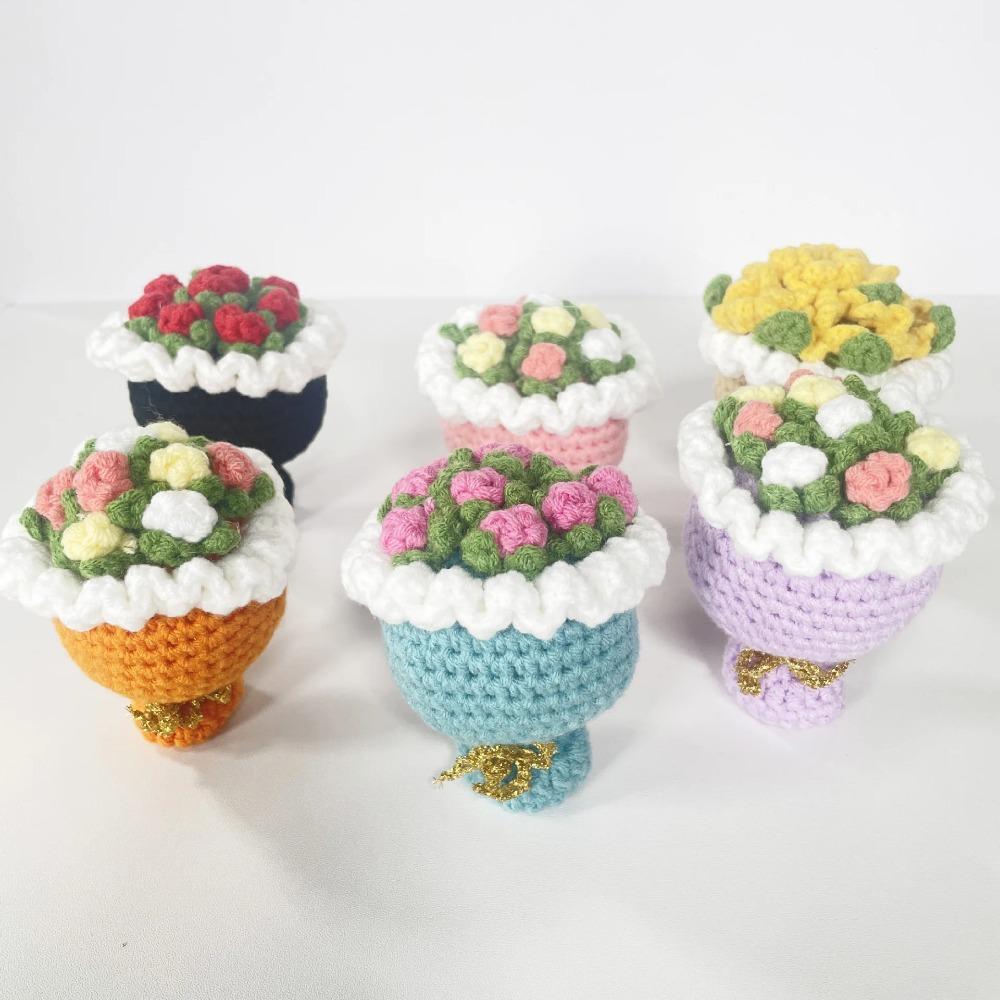 Mini Crochet Holding Flower Bouquet Ornament Valentine's Day Gift Party Decor Handmade Knitted Flowers Bouquet Home Room Decor