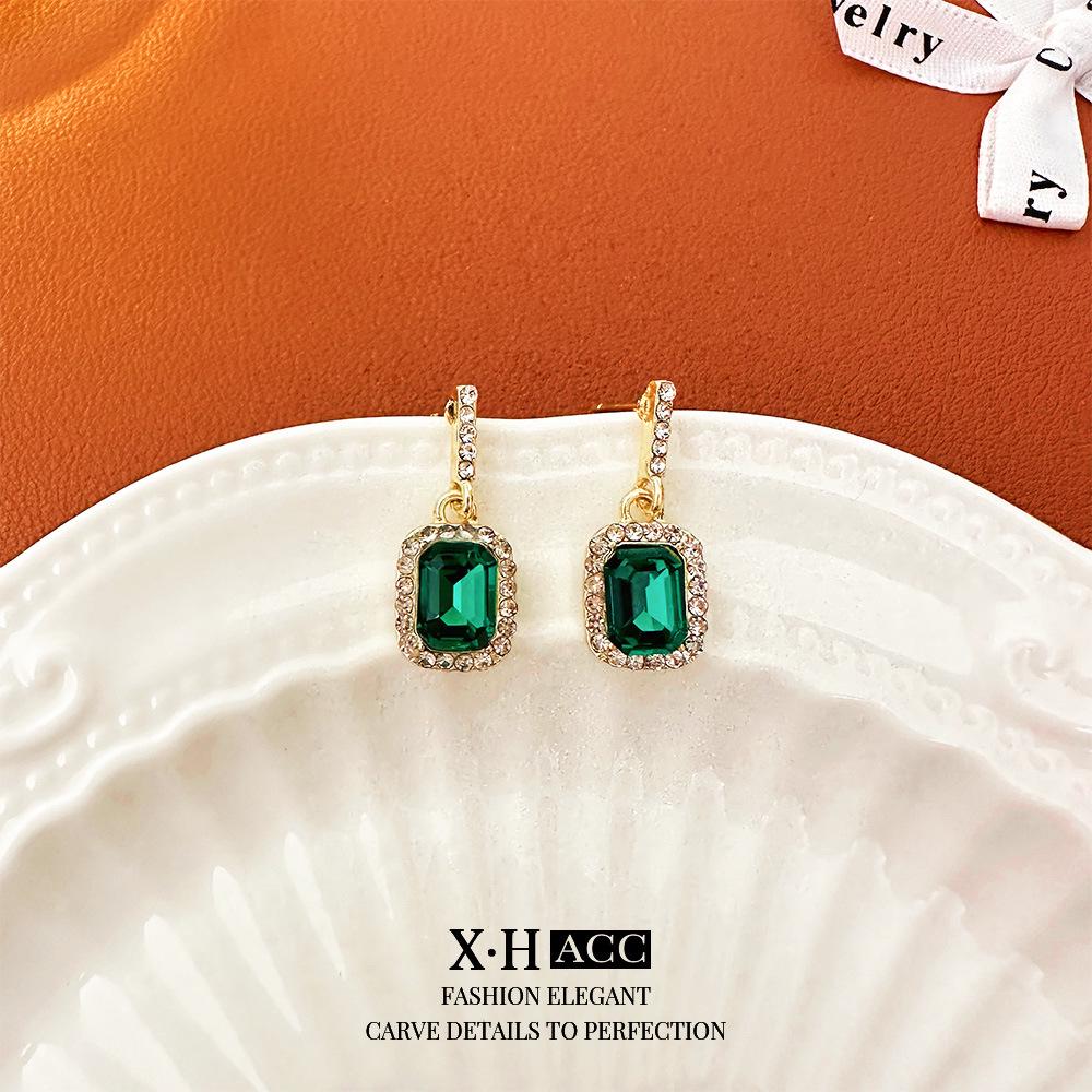 Vintage Bow Earrings: Timeless, High-End Retro Fashion Accessory