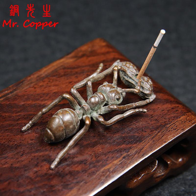 Antique Copper Ant Holding Peanut Figurine Miniature Desk Ornament Creative Animal Incense Holder Lucky Decor Crafts Accessories