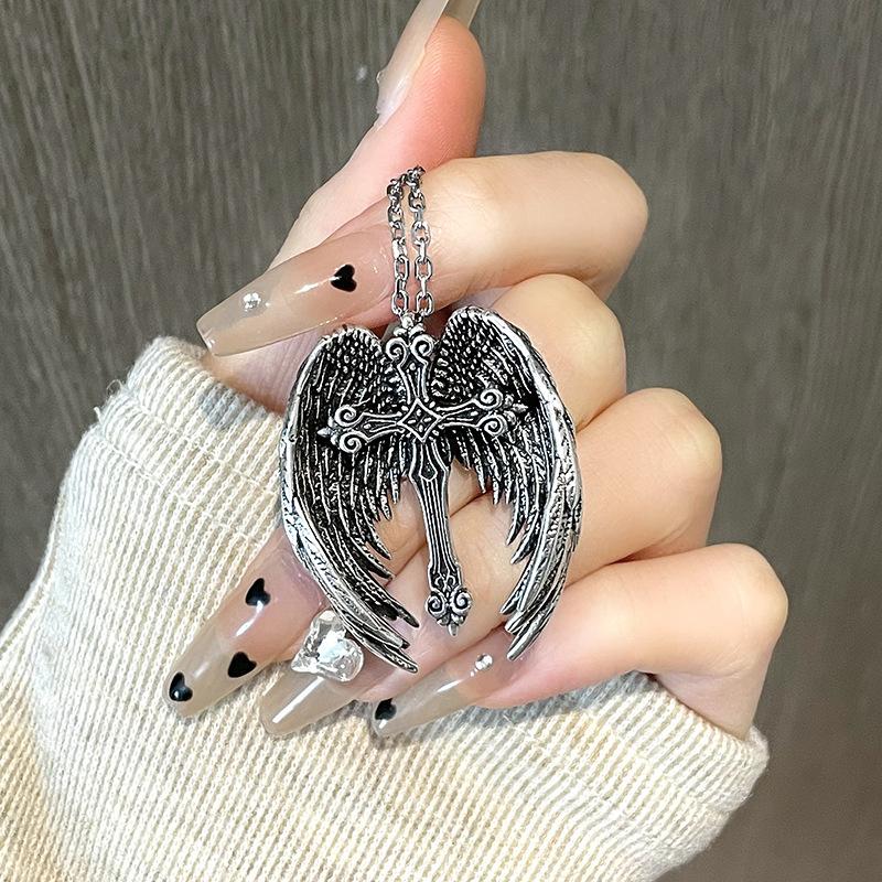 Vergeengelvinger Halskjede Kors Personlighet Punk Vintage Premium Spice Girl Trendy Kul Nisje Anheng Kvinne