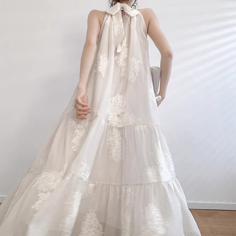 French Temperament Lace Embroidery Seaside Resort Style Sexy Loose Hanging Neck Character Sleeveless Midi Dress Women Summer 2024 New