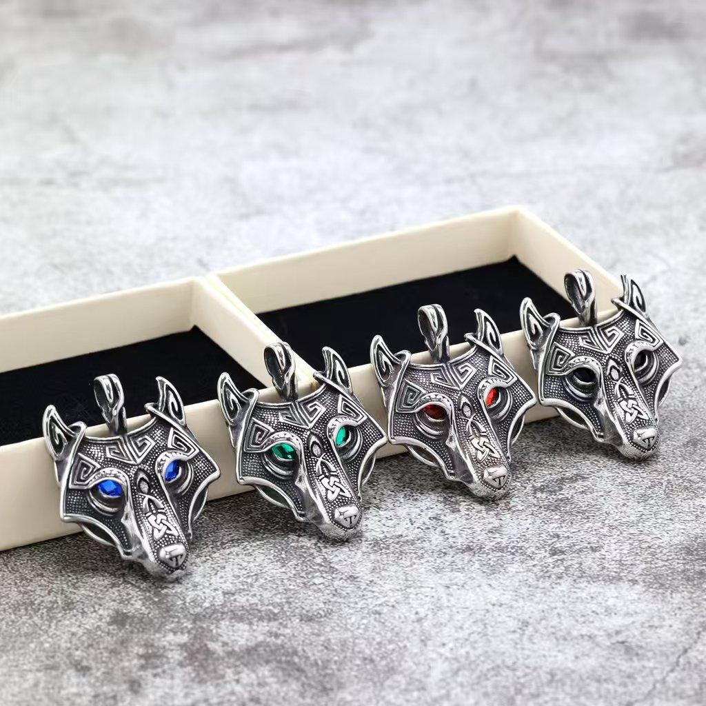 Viking Ice Field Wolf Head Necklace Nordic Metal Green Eye Wolf Head Men Handsome Rune Pendant Accessories