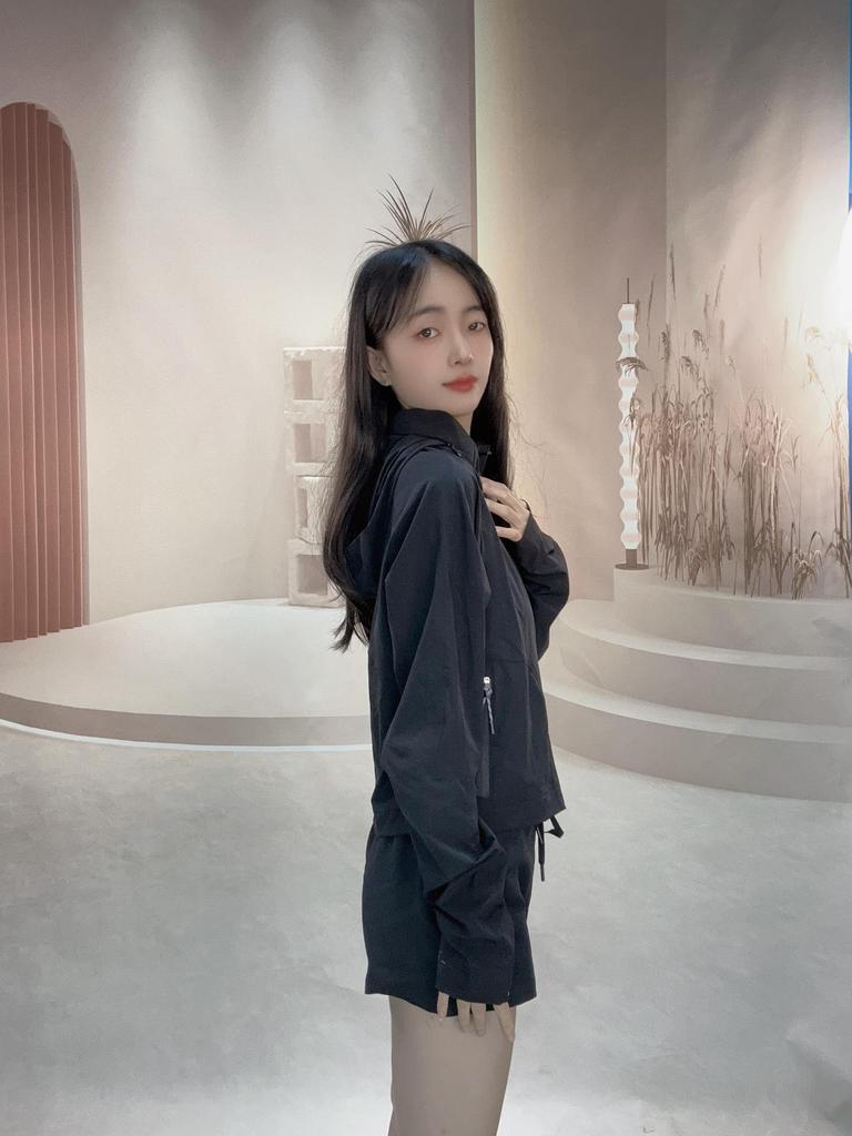 Women's Slim Fit Breathable Sports Jacket: Sun Protection for Spring & Autumn Outdoor Activities, Yoga, Hiking.