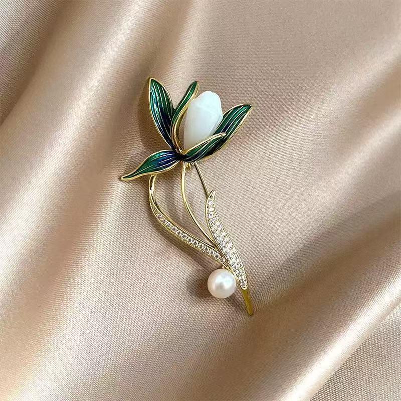 Korean Style Magnolia Pearl Brooch - Elegant, High-End Anti-Exposure Pin for Clothing Accessories