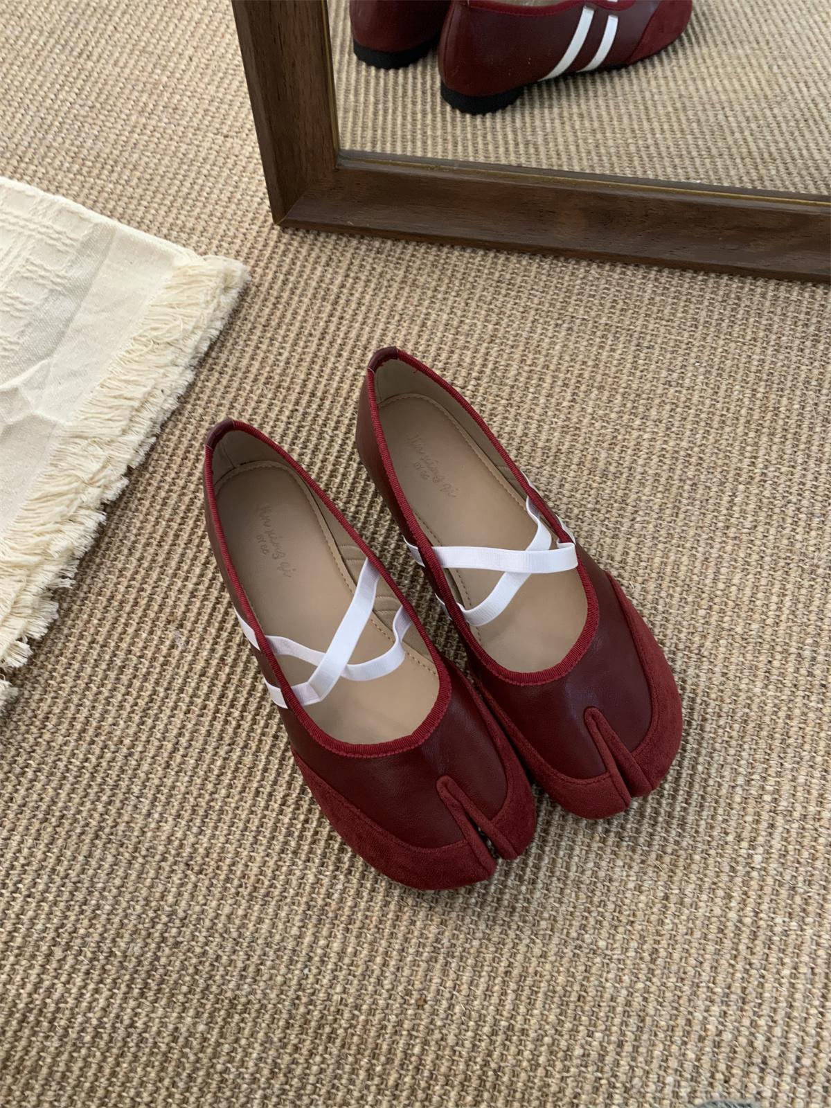 

IPPEUM Tabi Sneakers Shoes Black Red Split-Toe Ballet Flats Women Pu Leather Mary Janes Shoes 225