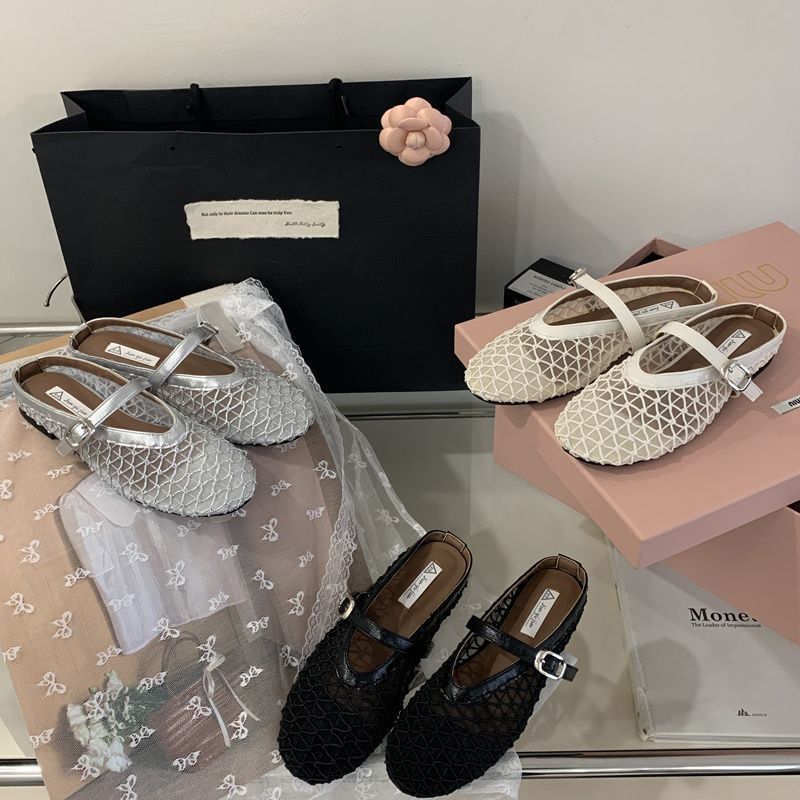 French bag head outer wear flat bottom versatile slippers women's 2025 summer new hollow fishing net fashion casual cool slippers