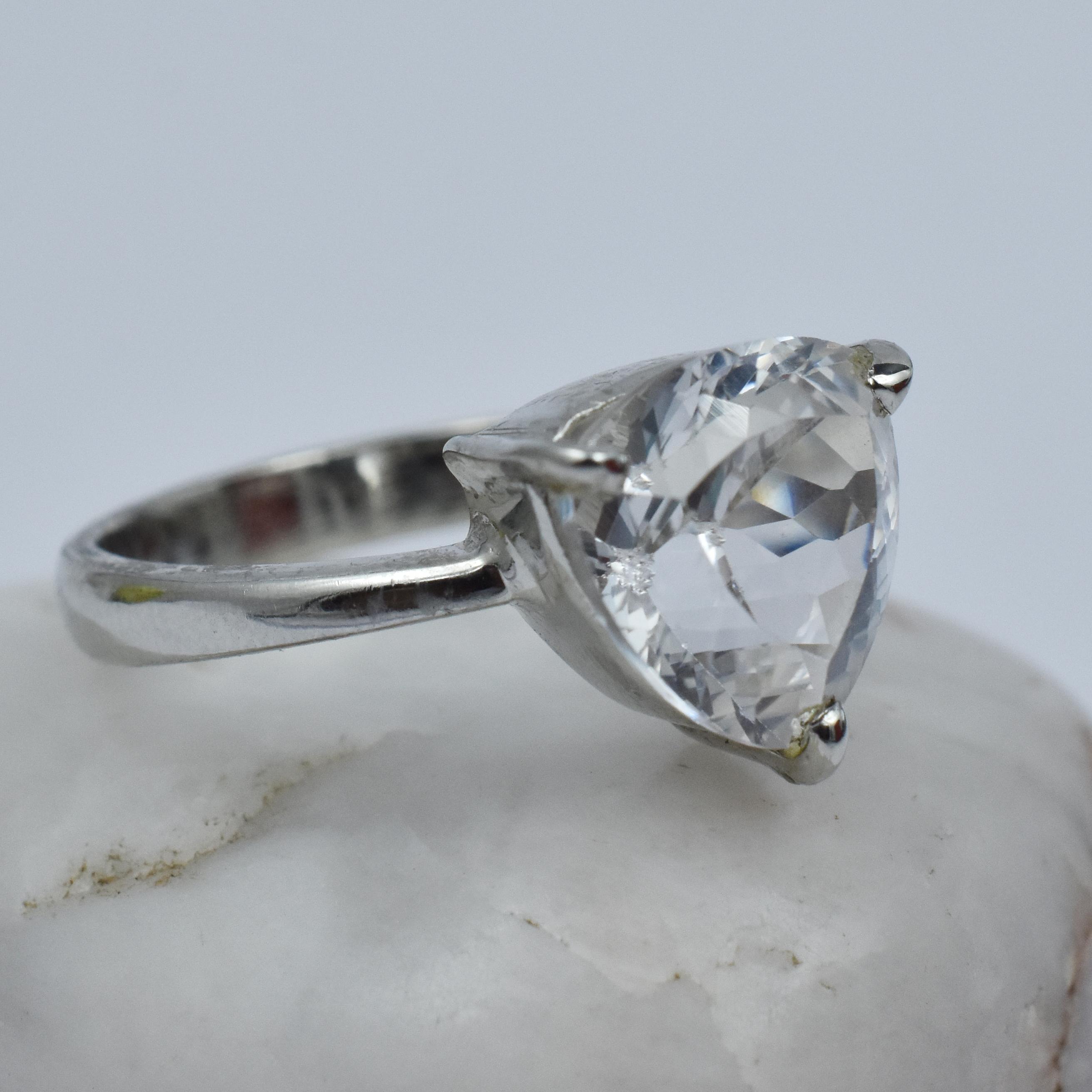 

Silver White Sapphire Ring Trillion Gemstone Ring Sz 10.5 Simulant 22.05 Ct Ring AR-3131-Sa 10.6 mm білий