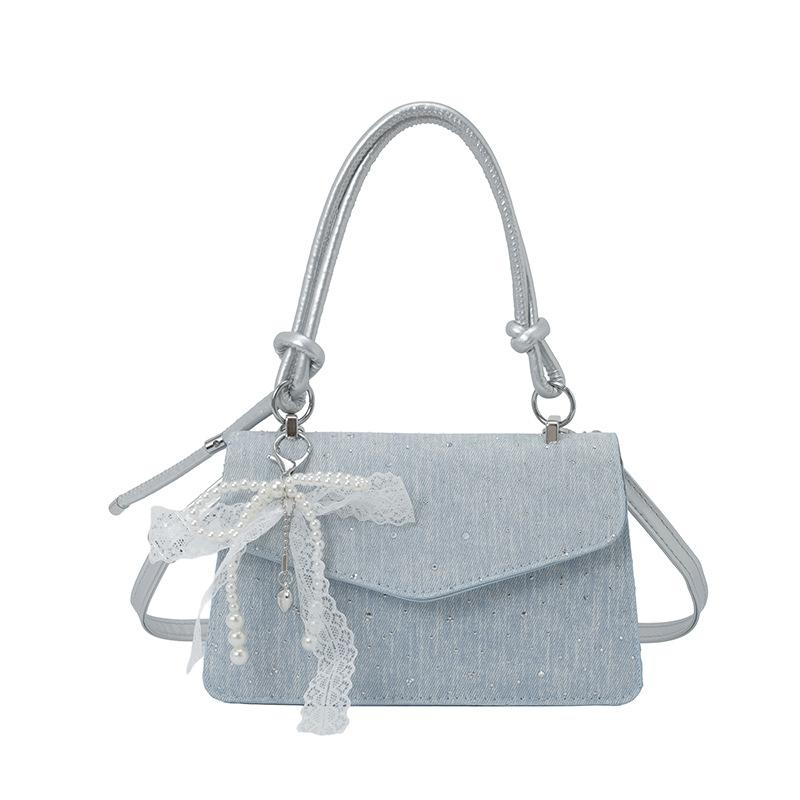 The Commuter Trend Is for Simple, Single-shoulder Crossbody Small Bag
