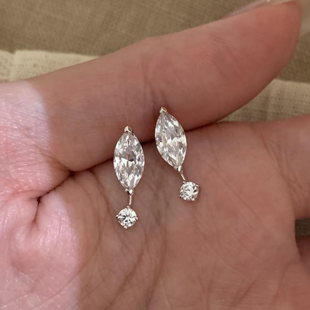2026 Horse Eye Water Drop Stud Earrings Are Minimalist, Niche, High-end Atmosphere, Super Flash Diamond Zircon Earrings.