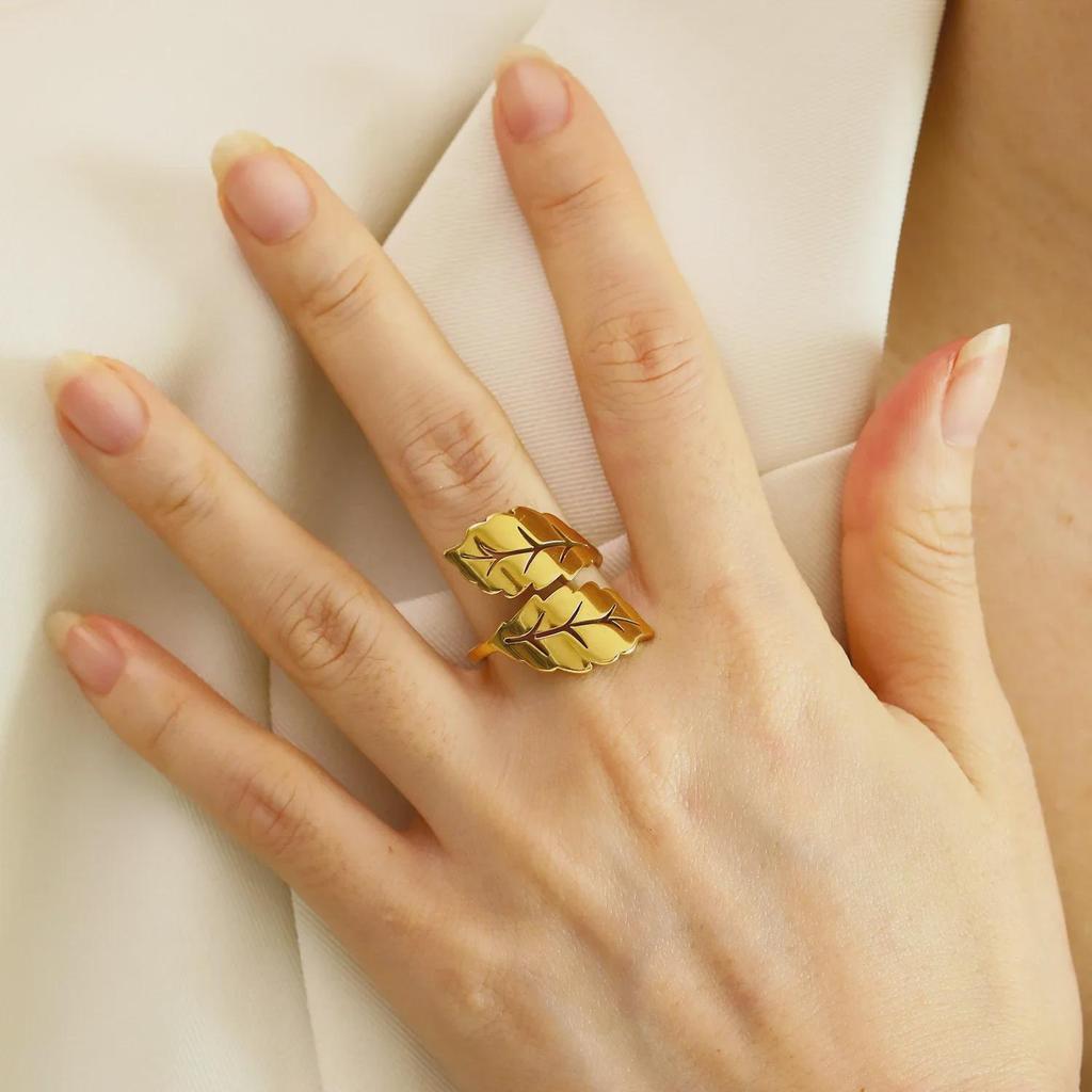 18k Gold Titanium Steel Leaf Ring - Korean High-End Cold Style Jewelry