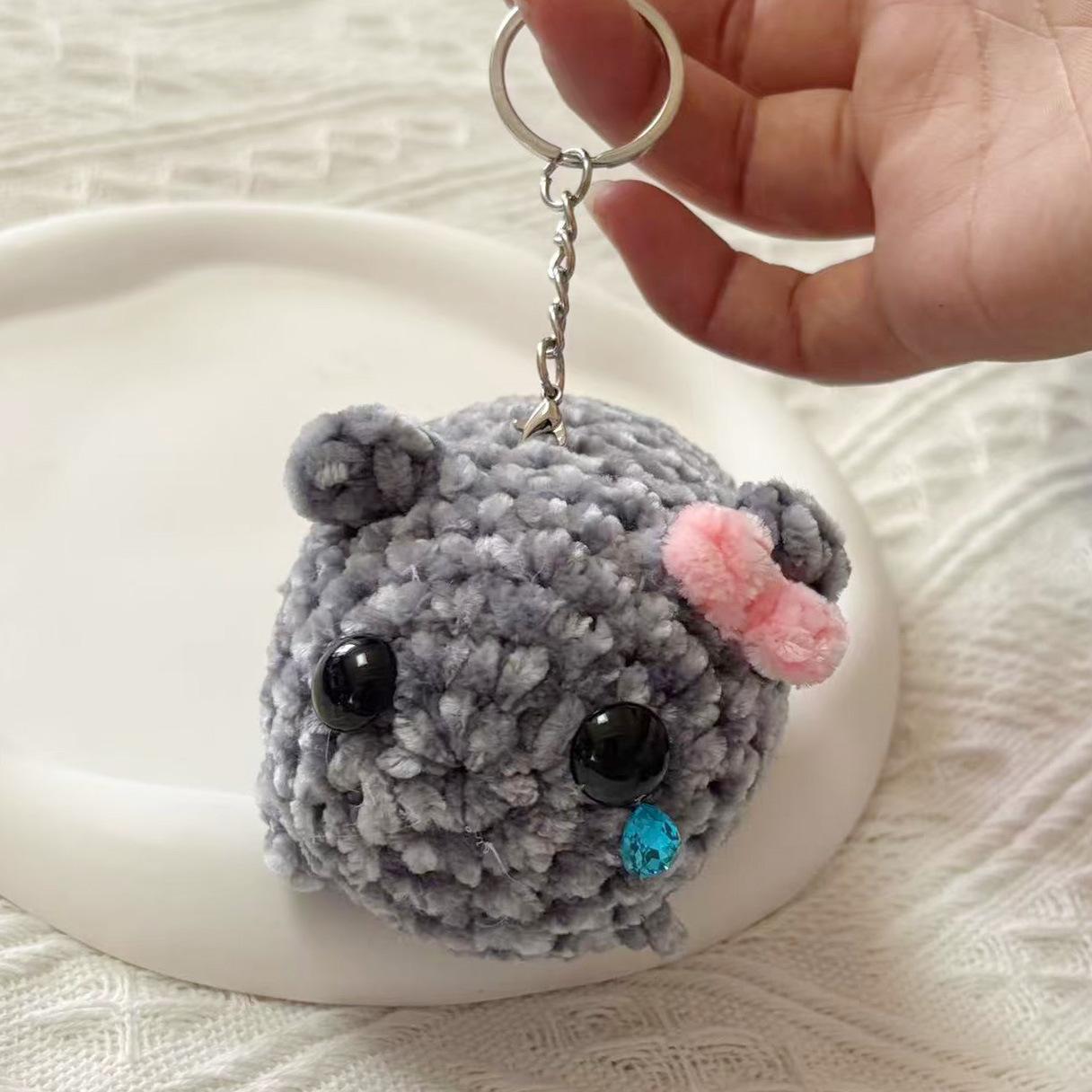 Мем с грустным хомяком, звук, музыка, плюшевая игрушка, вязаный крючком, плюшевый мем с грустным хомяком, брелоки для ключей Kawaii, брелок с грустным хомяком, подарок для женщин и мужчин Bow+Tear