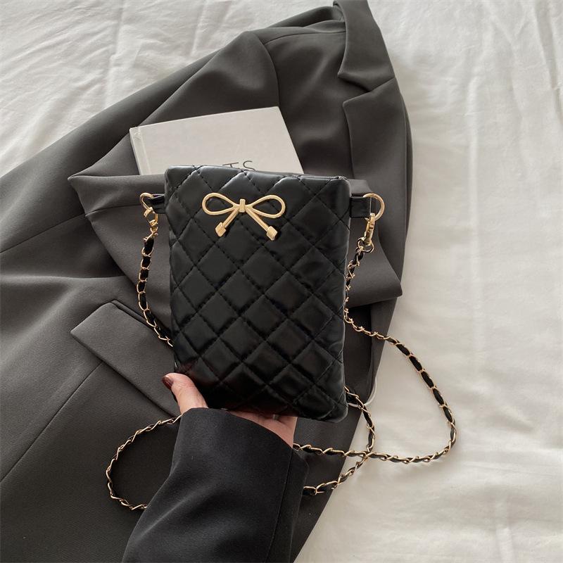 2025 autumn and winter new simple and versatile lightweight women's shoulder messenger bag change bag chain mobile phone women's bag trend