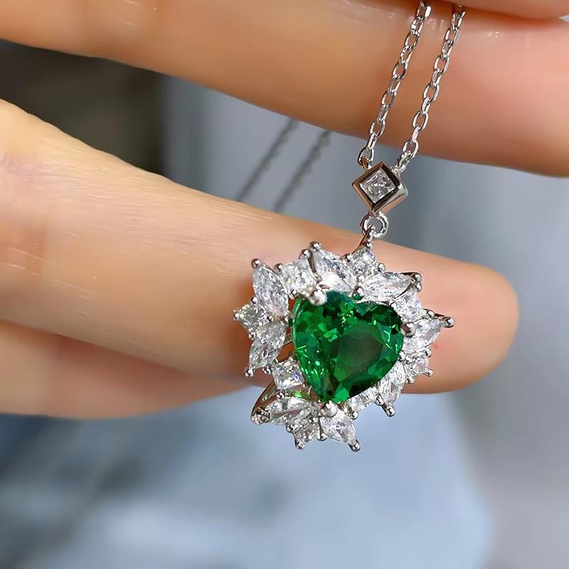 New S925 Silver Emerald Heart-shaped 5A Zircon 8*8 Necklace Ice Flower Design High-end Female Jewelry