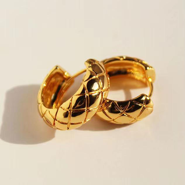 18K Gold Plated Korean Geometric Ear Cuffs - Plaid Earrings for a Fashionable, Sophisticated Look.
