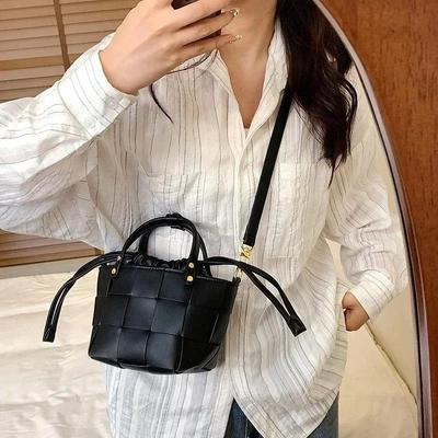 Dámska Crossbody Taška z PU Kože, Tkaná Malá Kabelka na Rameno, Tkané Zapínanie, Veľká Kapacita, Jednoramenná Taška, Peňaženky, Kabelky