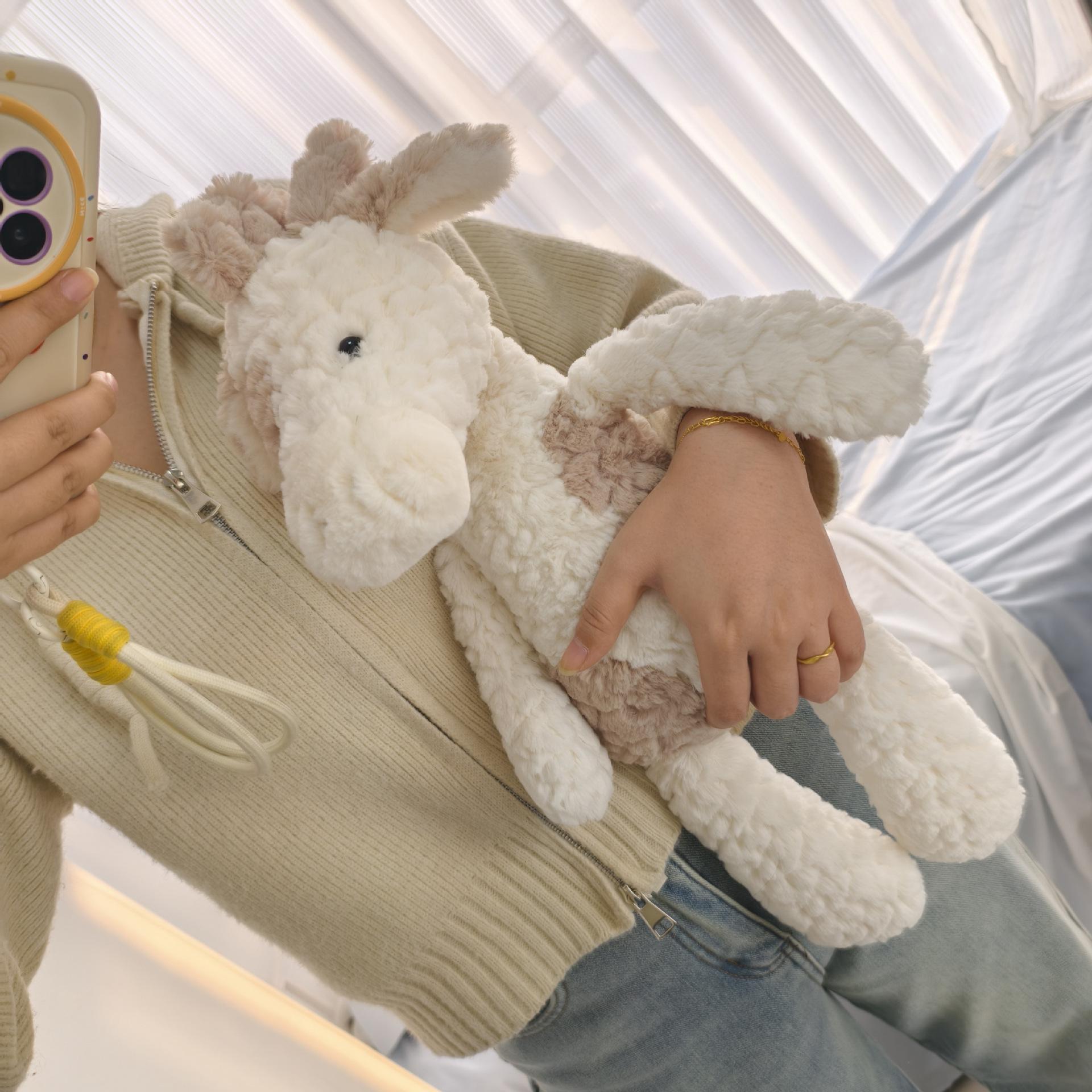 

Плюшевая игрушка белый единорог с тиснением, кукла жираф Total length about 45cm