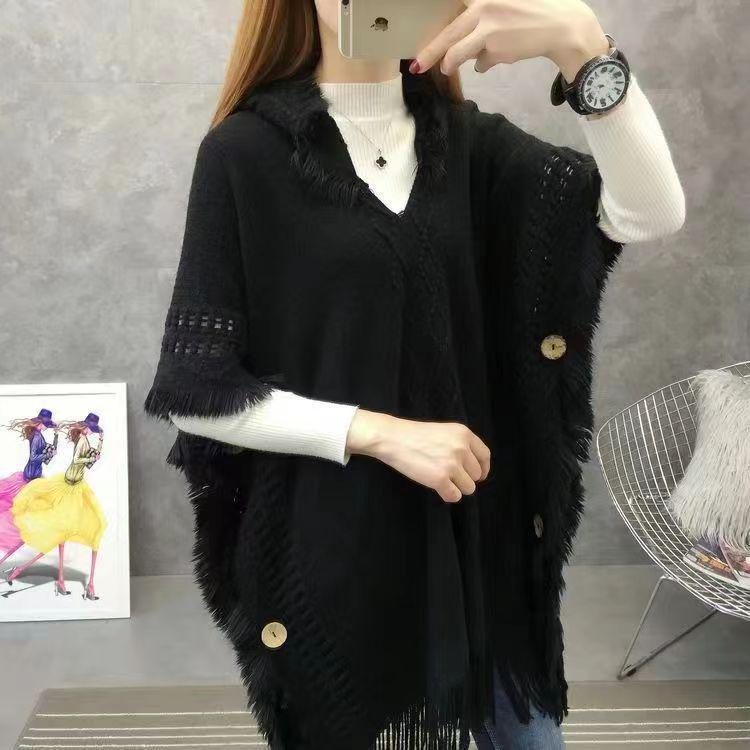 

Жіночий богемний кардиган-кейп з капюшоном і китицями чорний