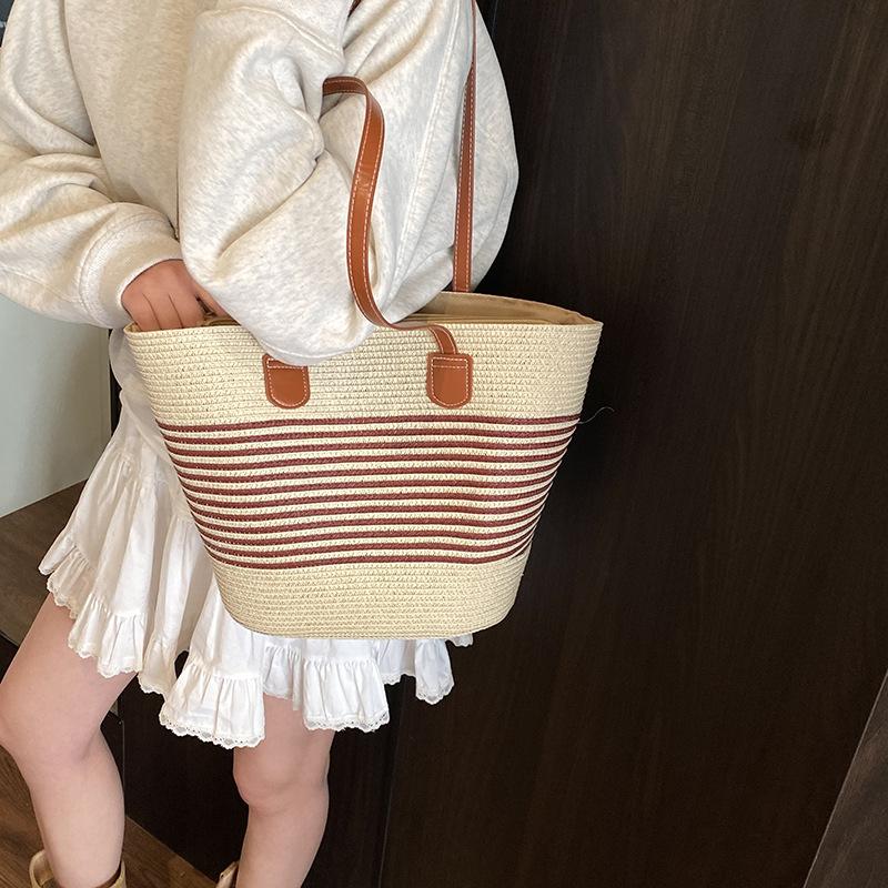 Large capacity woven straw vegetable basket bag women's summer 2025 new versatile leisure seaside vacation beach bag