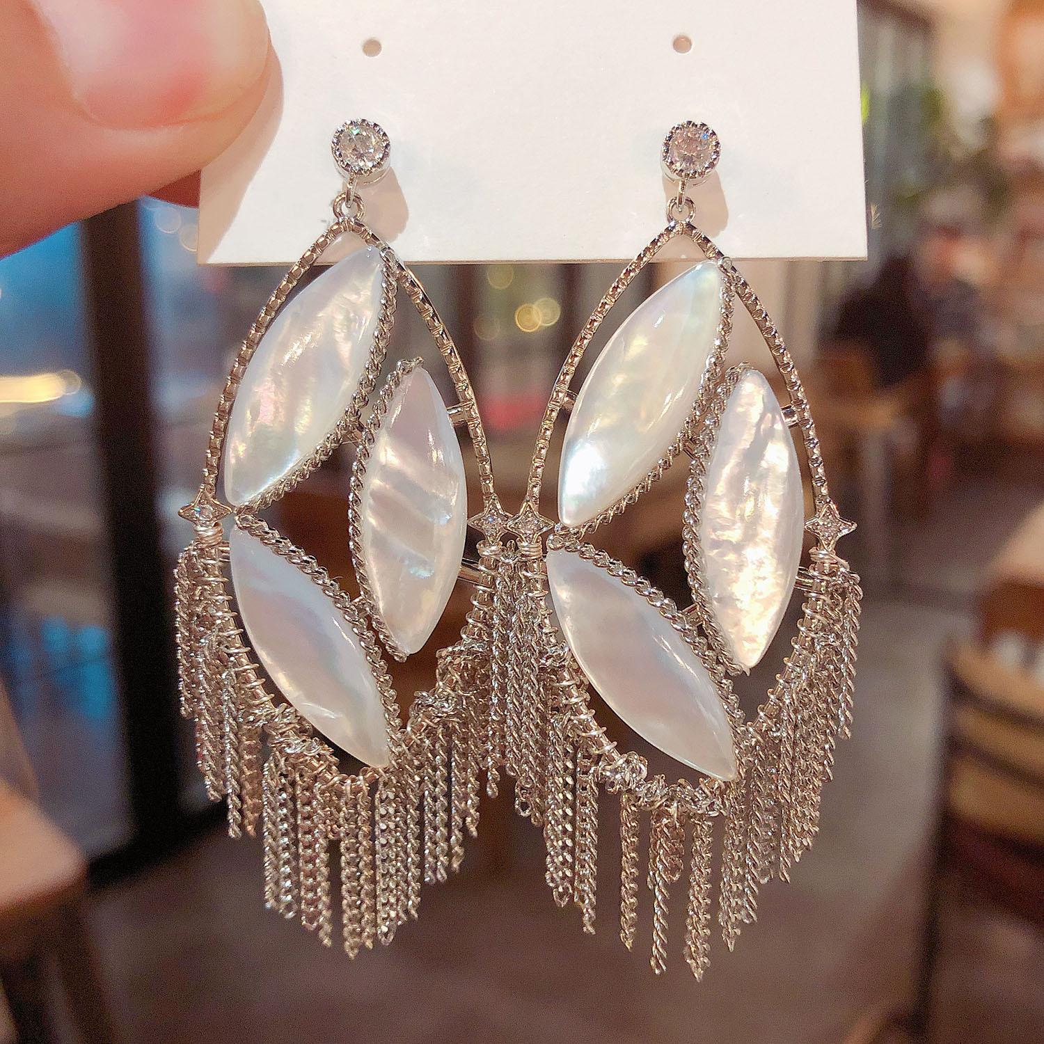 

Серьги с бахромой в стиле ретро, с изысканной индивидуальностью и атмосферой, в стиле легкой роскоши, с высоким чувством премиальности, нишевого уникального дизайна