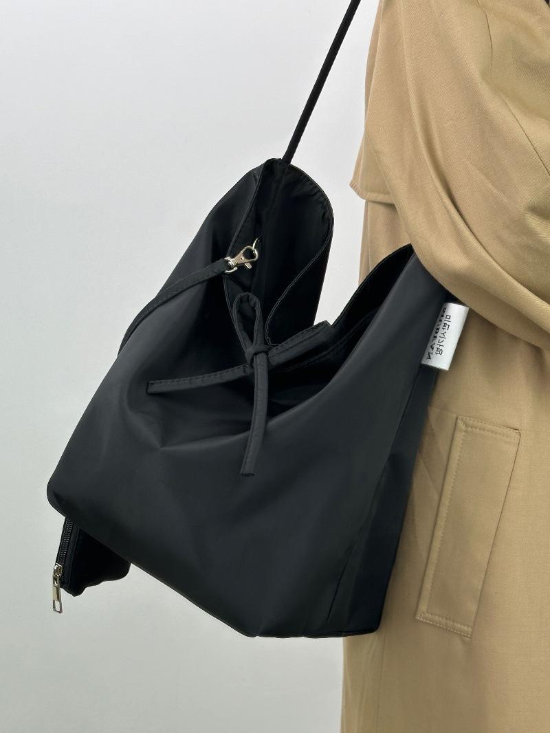 

Large capacity simple nylon shoulder armpit bag, student and male class commuting bucket bag, retro shopping bag чорний