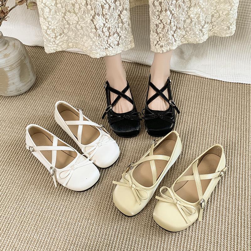 Weiße Retro Französische Ballerinas mit flacher Sohle Damen 2025 neuer Frühling flacher Ausschnitt vielseitiger Rock Mary Jane Schuhe
