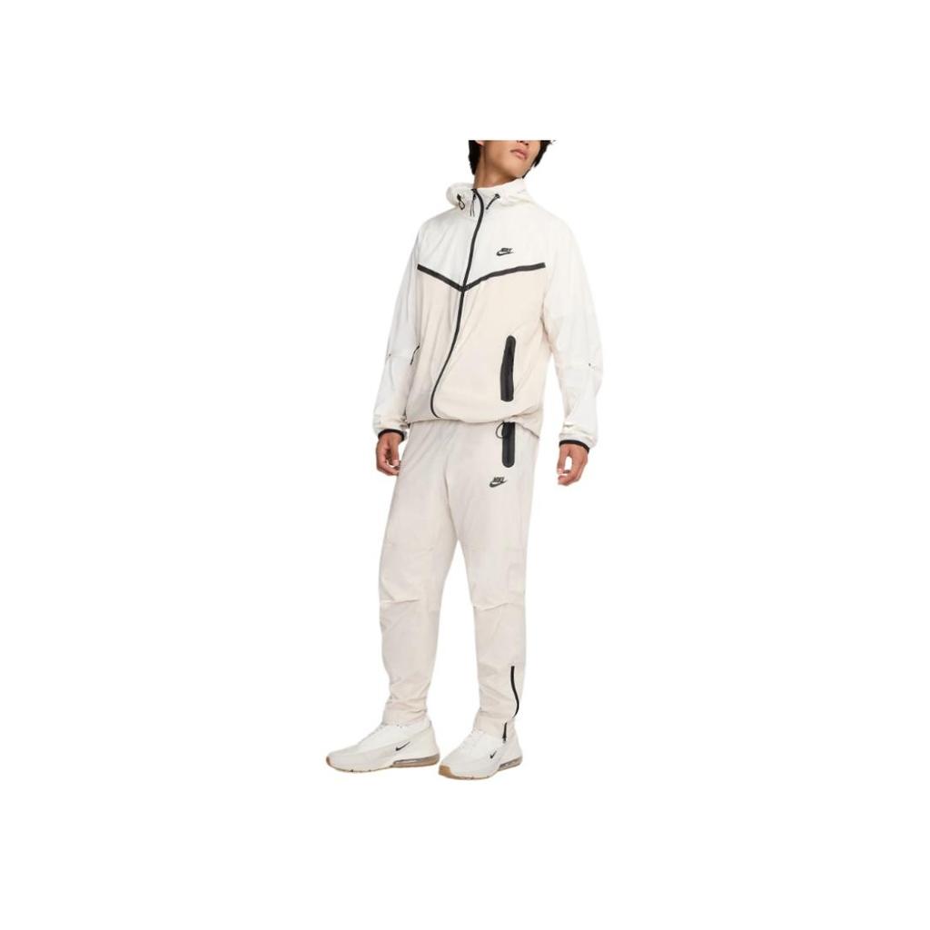Nike Woven Tech Futura Loose Fit Hooded Long Sleeve Jacket Men jackets Light-Gold Brown HM7151-104