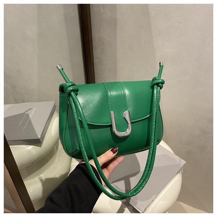 

2025 horseshoe buckle fashion messenger bag high sense foreign style saddle bag fashion classic women diagonal straddle bag