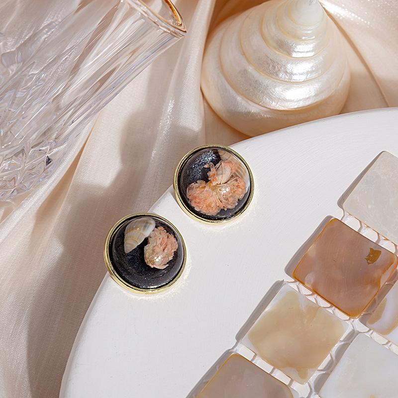 Cute Cartoon Earrings Female Eccentric Girl Stud Earrings Resin Doll Face Female Simple Earrings