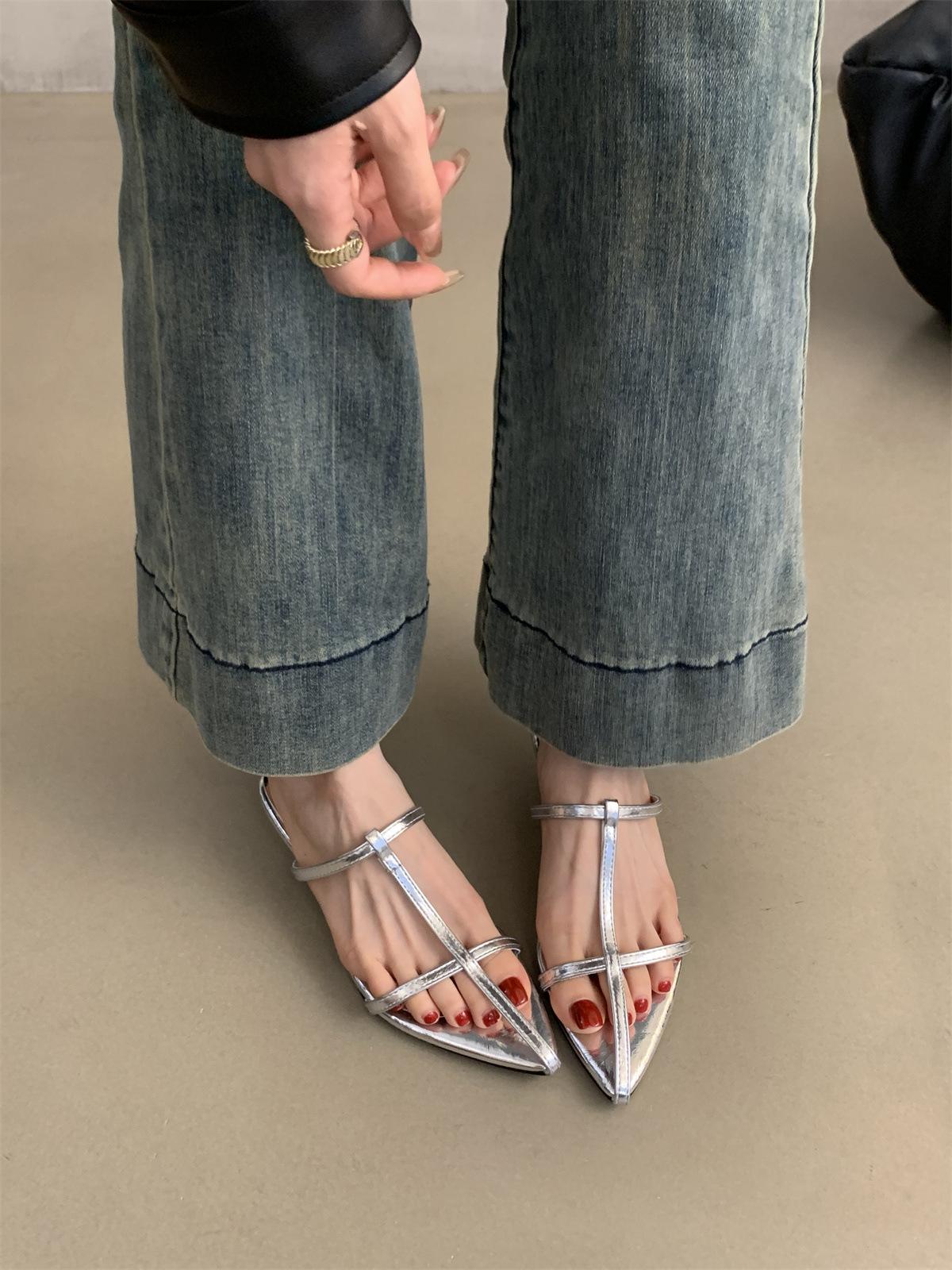 

Niche high-end simple women s slippers women s summer wear new French temperament fairy evening breeze low-heeled sandals 34