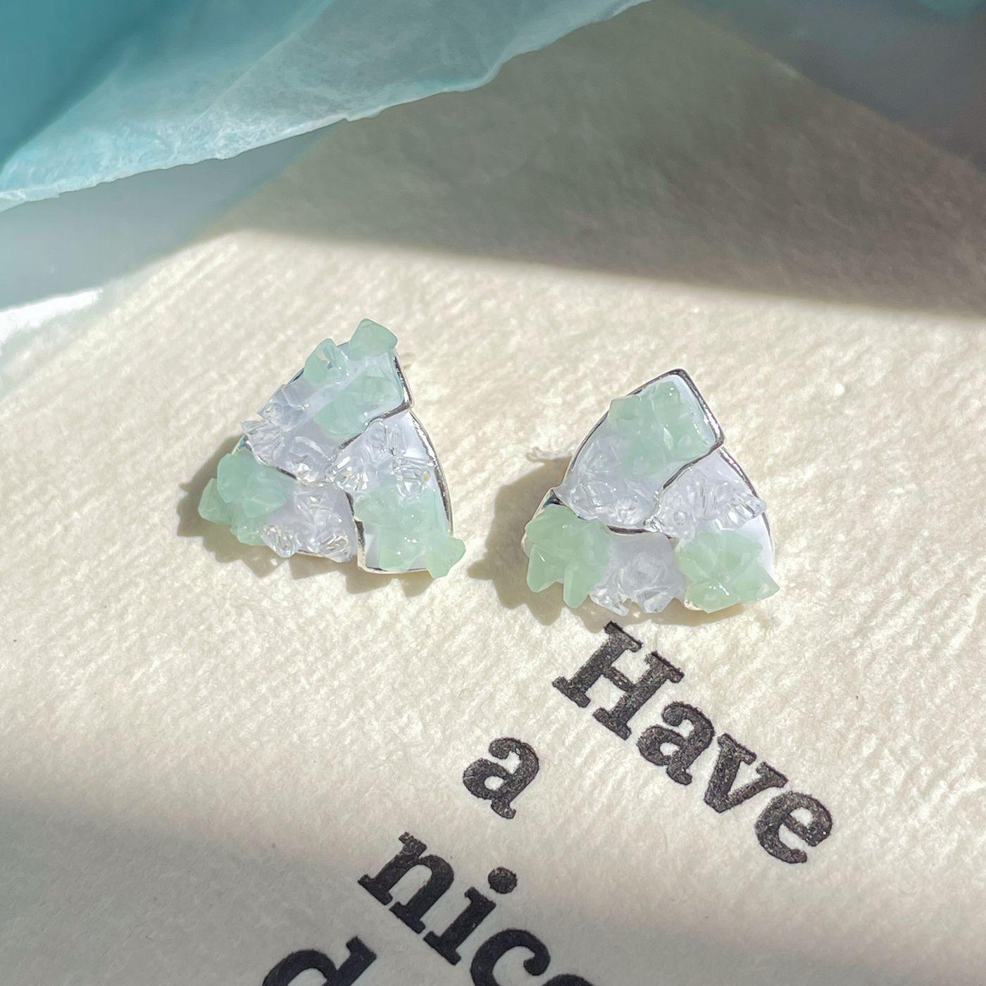 

Серьги с градиентными кристаллами Mint Mambo с серебряными иглами и кисточками в форме звезд