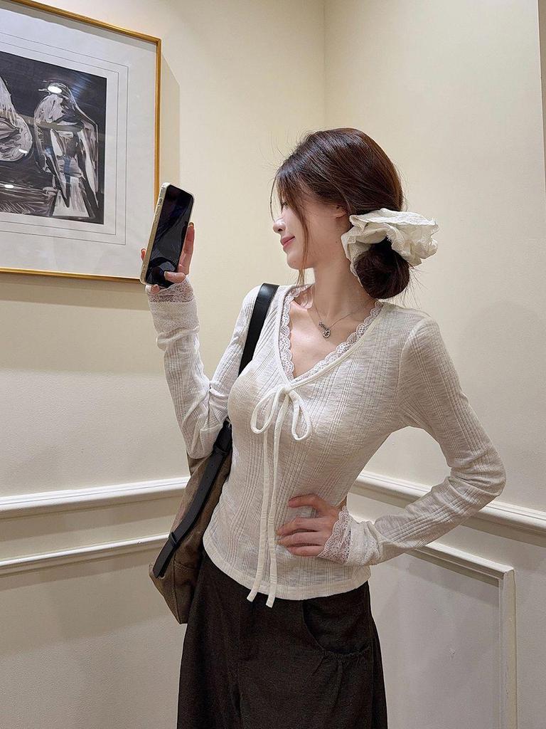 Kumikumi Pure Desire White Lace-Up V-Neck T-Shirt for Women - Autumn Slimming Casual Top