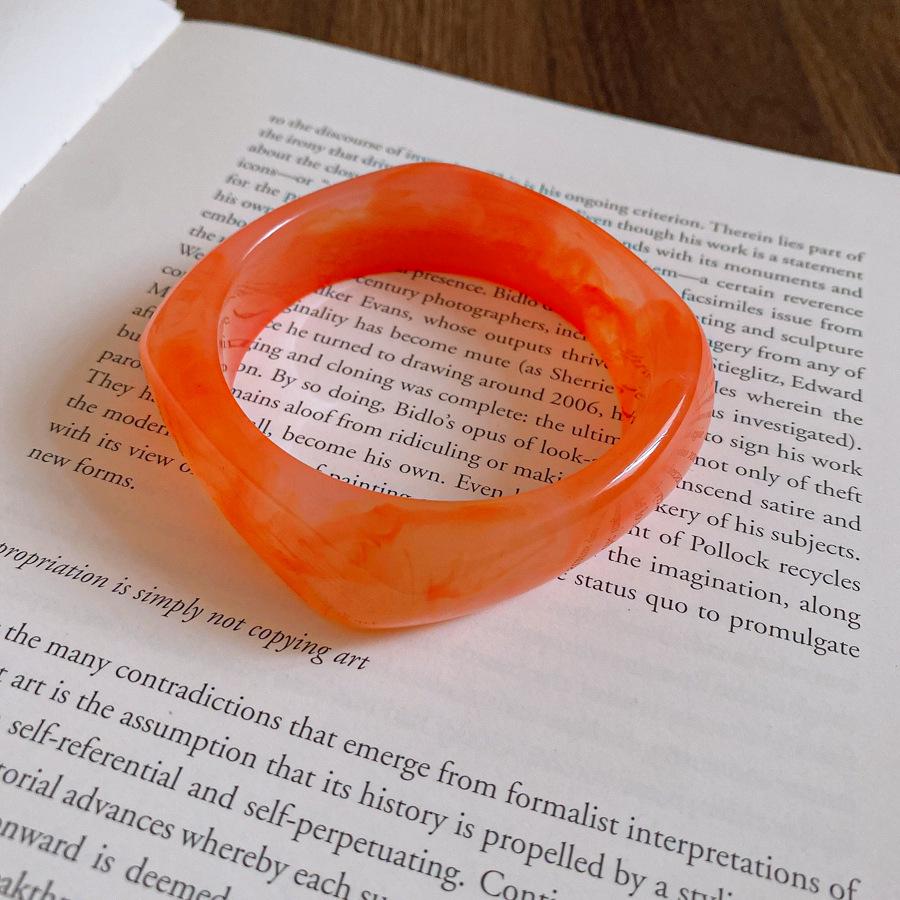 Elegant Geometric Resin Marbled Bangle - Chinese Style, Versatile Commuting Bracelet, Light Luxury Jewelry.